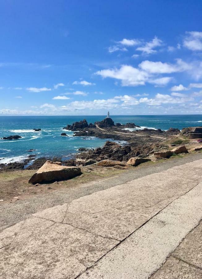 Beautiful 1Br Apartment In Historic St Aubin House エクステリア 写真