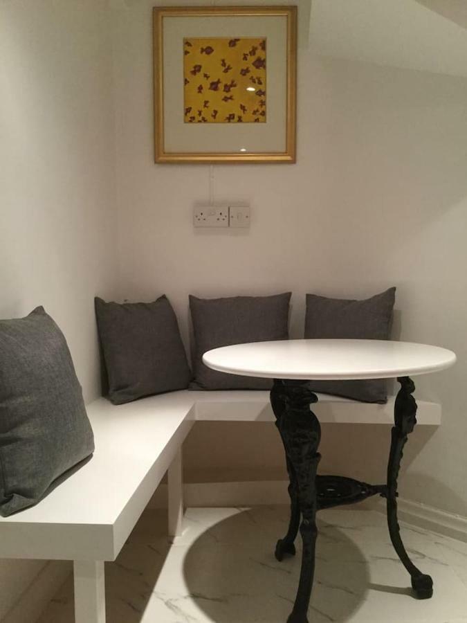 Beautiful 1Br Apartment In Historic St Aubin House エクステリア 写真